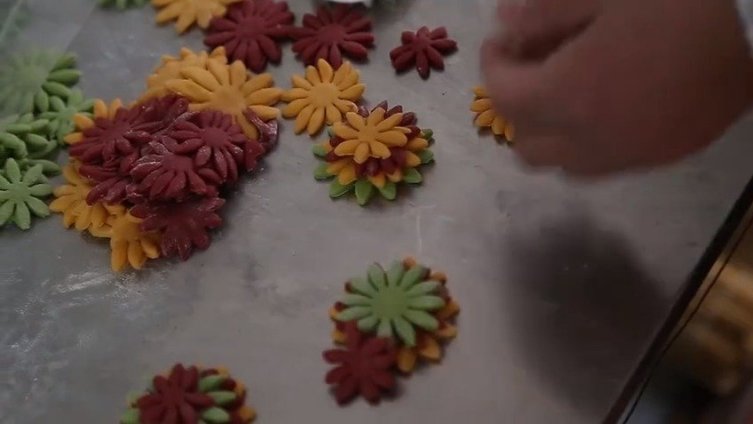 #春节168小时# 【新年美食之蒸枣糕】过年蒸枣糕,寄托了人们新年的美好愿望,寓意新的一年